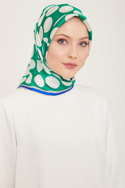 Armine Yeşil-Beyaz Puantiye Desen Tivil İpek Eşarp 9156-86